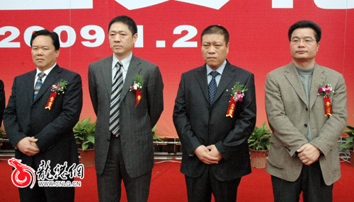 县委书记章方璋(左1),县长黄寿龙(左2),县委常委,龙港镇委书记汤宝林