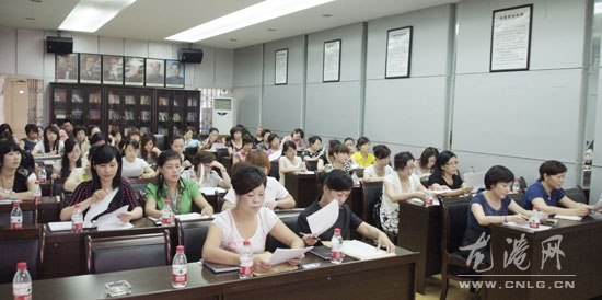 <em>龙港</em>女职委成立 <em>妇女</em>职工有了娘家 - 新闻中心