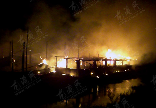 养猪厂险变烧烤城 消防官兵奋力化险为夷 - 新