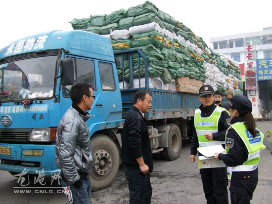 路政部门开展公路安全宣传活动 - 新闻中心 - 龙