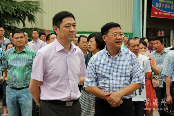 全县社区化党建工作现场推进会昨天在龙港召开