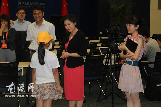 华春莹年轻时照片图片