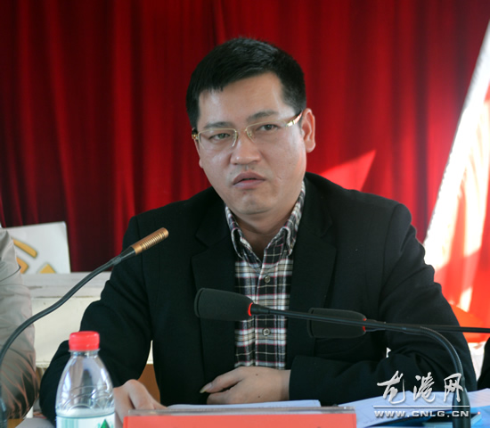 龙港镇舥艚社区召开党员干部大会