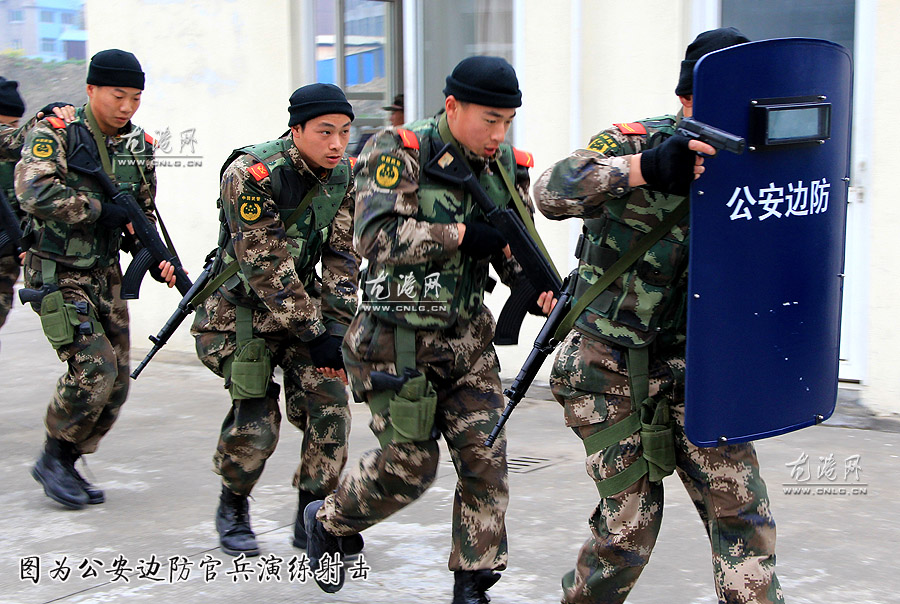 高清图:武警温州边防支队进行反恐预案演练