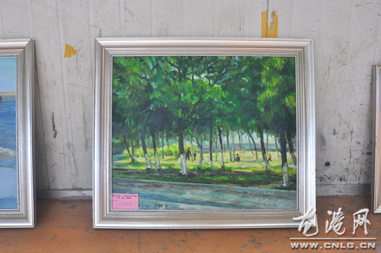 今天上午，建镇三十周年、二十届文化艺术节暨书法、美术、摄影展设在龙港高级中学风雨球场，镇领导王忠秀、李孝取、朱文胜、戴安胡、陈贤选出席。省著名艺术家到场。