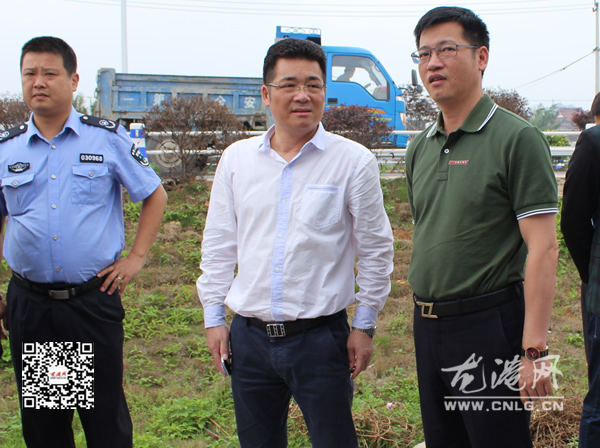 今天,镇委副书记黄贤满,镇委委员,副镇长丁云勇带领由商贸办,市