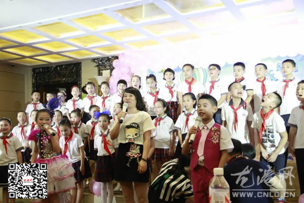 龙港一小三年一班迎六一举行十周岁集体生日活动