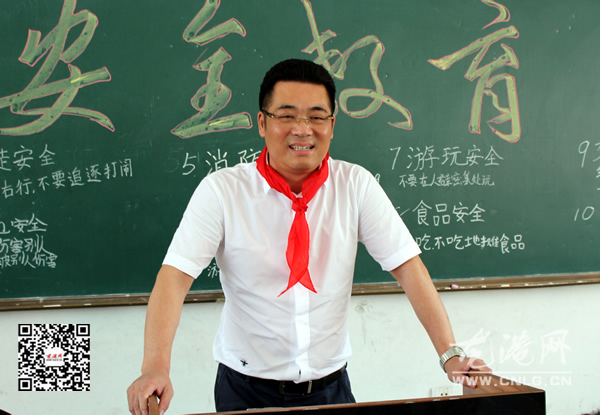 小手拉大手安全教育进龙港五小校园