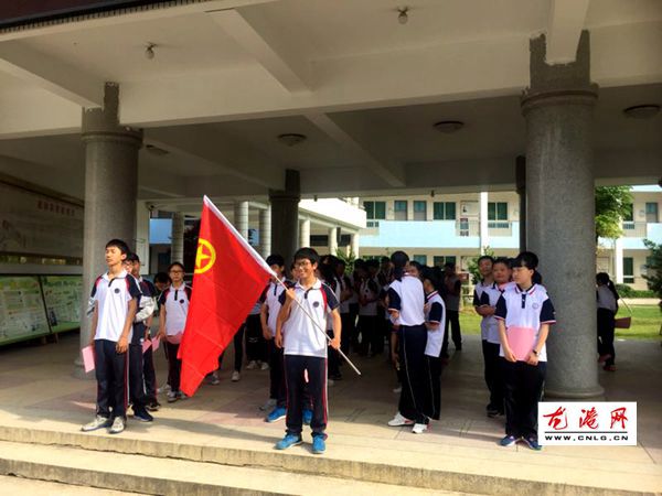 龙港五中团员青年助力五水共治行动