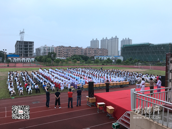 龙港实验中学举行大型经典诵读表演活动