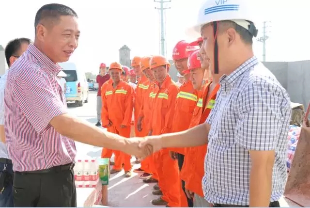 龙港新城管委会主任黄文友带领管委会有关领导及相关科室工作人员