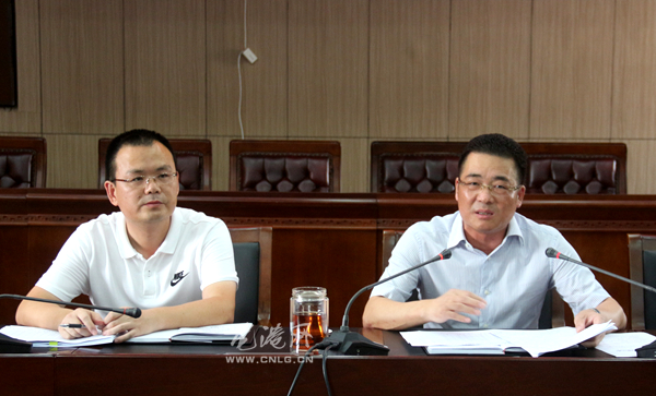 丁云勇主持召开龙港"四边三化"工作会议
