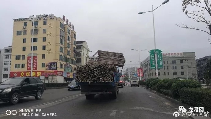 龙港站港楼梯一农用车行驶途中扇形突然倾斜货物资料v楼梯图纸大道图片