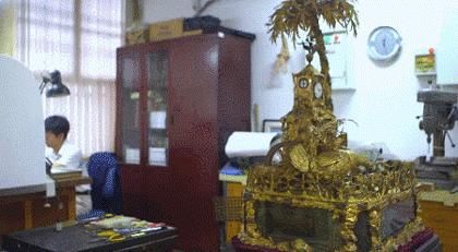 故宫“男神”揭秘文物修复过程 修钟竟然这么复杂