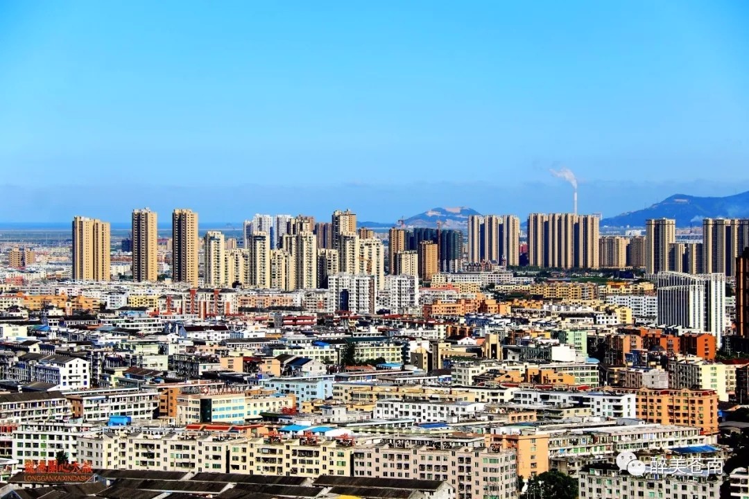 震撼！台风登陆前，龙港天空这一幕……图片来源：微信最美苍南