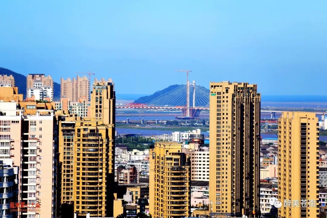 震撼！台风登陆前，龙港天空这一幕……图片来源：微信最美苍南