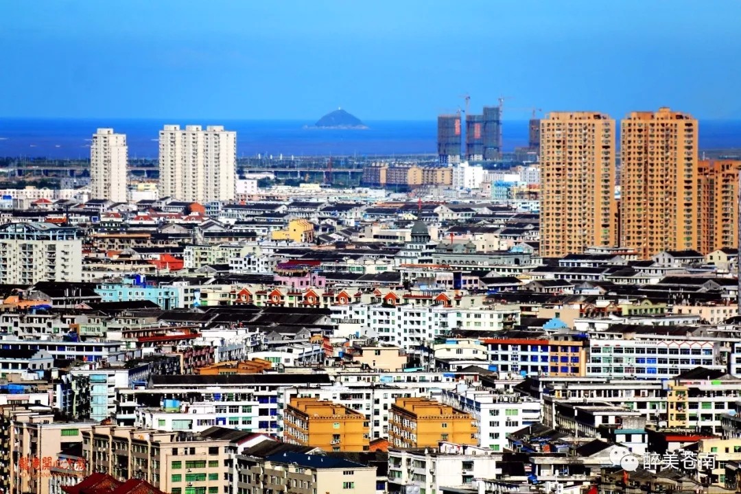 震撼！台风登陆前，龙港天空这一幕……图片来源：微信最美苍南