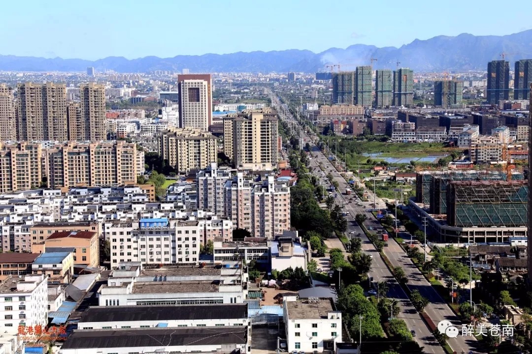 震撼！台风登陆前，龙港天空这一幕……图片来源：微信最美苍南