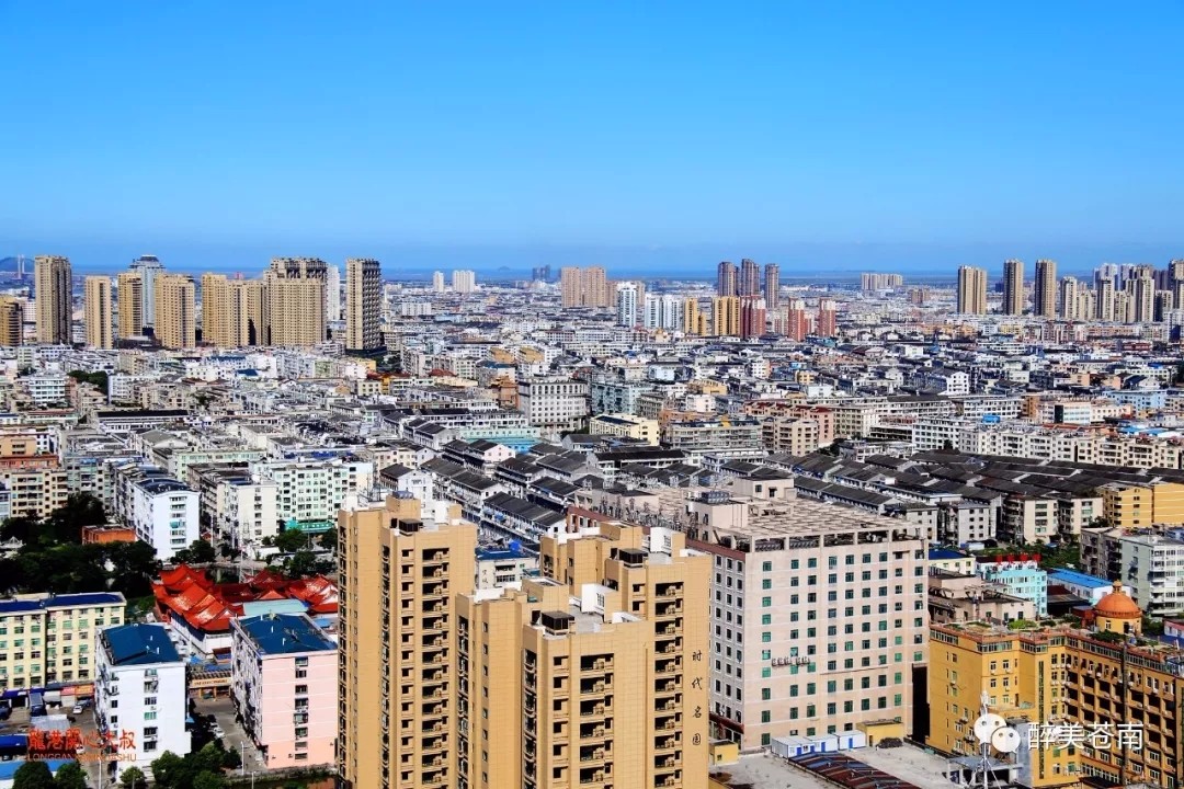 震撼！台风登陆前，龙港天空这一幕……图片来源：微信最美苍南