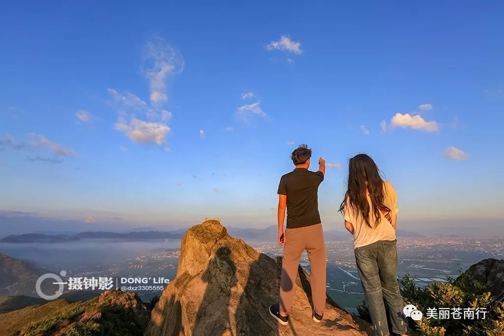 傍晚夕阳西下 火烧云燃红整个江南垟平原 片片水田交错纵横 河水蜿蜒逶迤 如诗如画