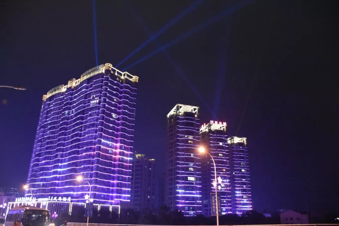 朋友耀新年,幻彩映龙港!龙城亮化景观工程开始发原图圈如何用霓虹图片