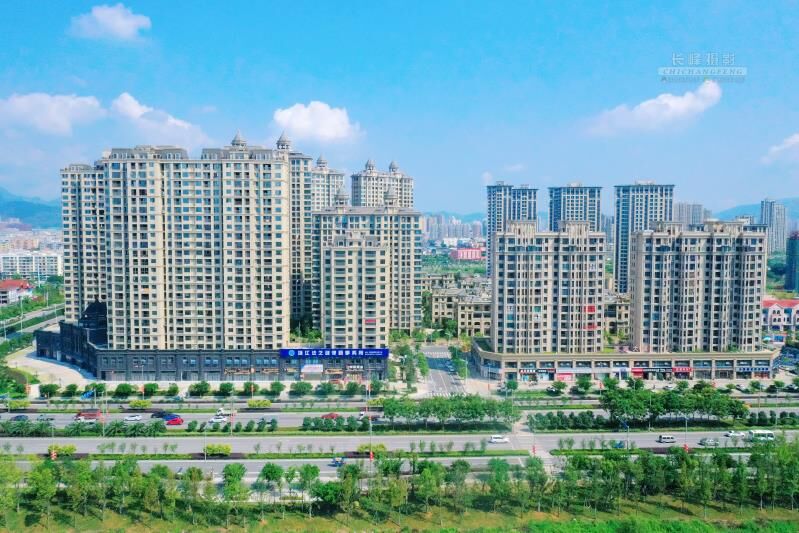 高楼林立的龙港 摄影：池长峰