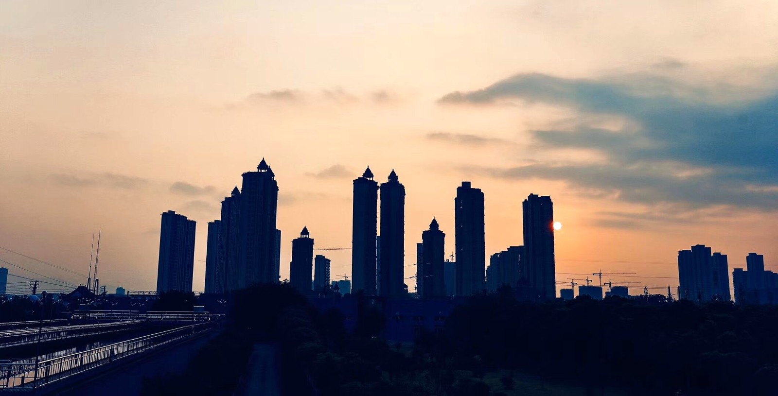 龙港市的第一个日出 池长峰摄于2019年9月26日清晨