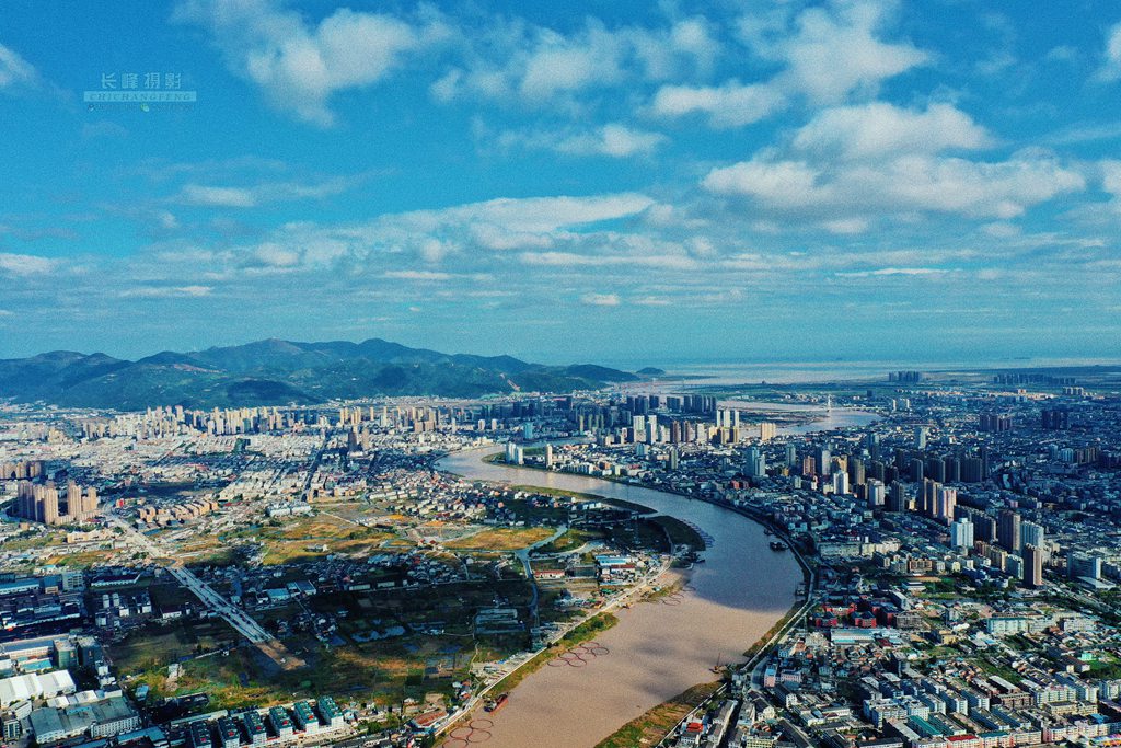 晴空万里 冬日里的龙港 摄影：池长峰