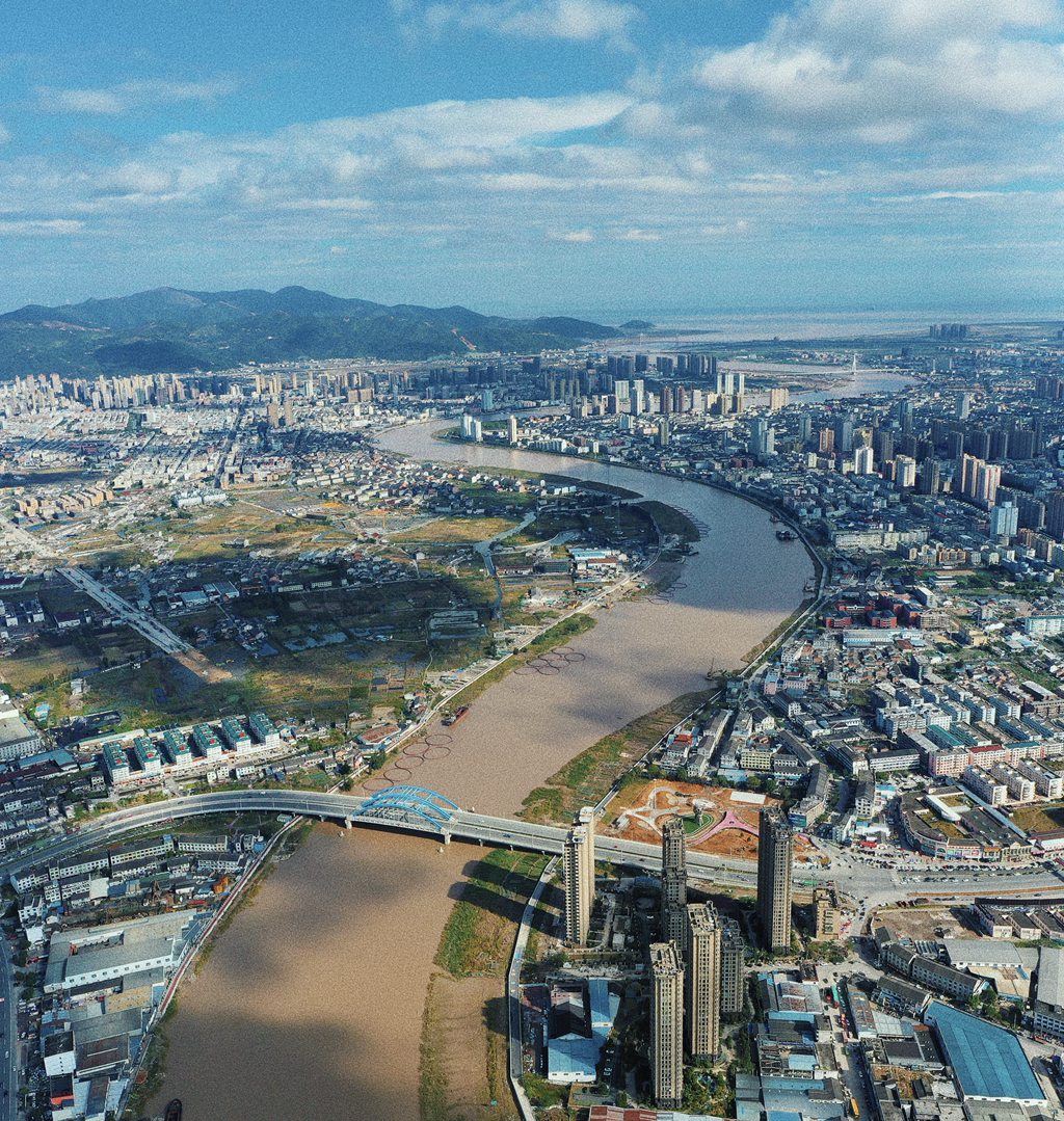 晴空万里 冬日里的龙港 摄影：池长峰