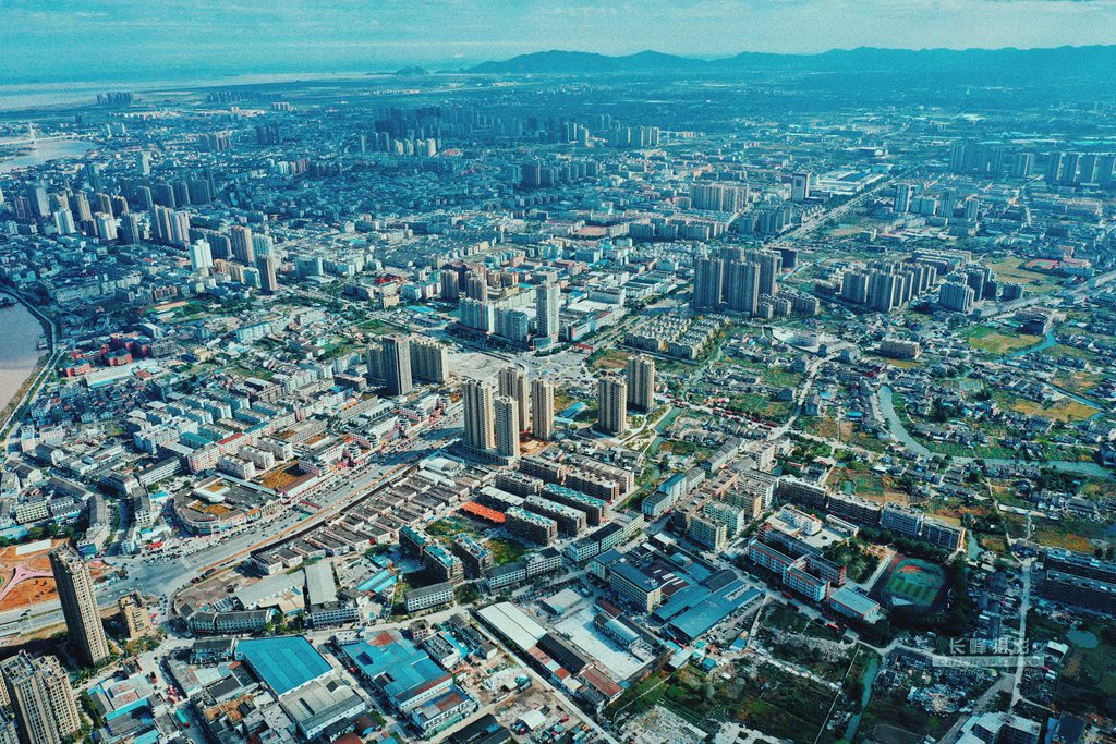 晴空万里 冬日里的龙港 摄影：池长峰