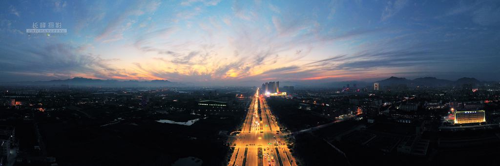 龙港世纪大道上的新鸿世纪广场  摄影：池长峰