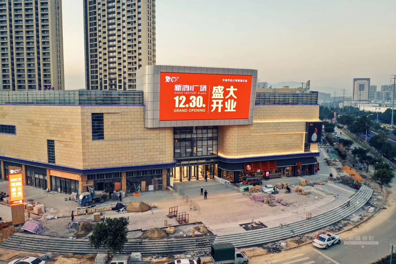 即将开业的龙港新鸿世纪广场  摄影：池长峰