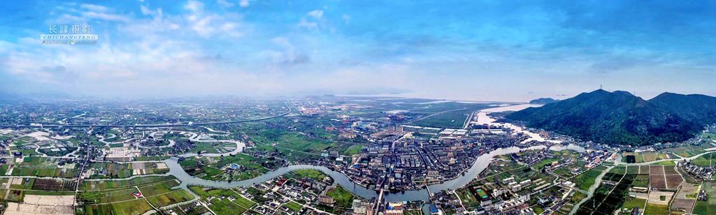 近日，摄影师池长峰用无人机拍摄时，意外发现两条“蛟龙”，大家看上面两张照片像不像隐藏在龙港大自然中的“蛟龙”。