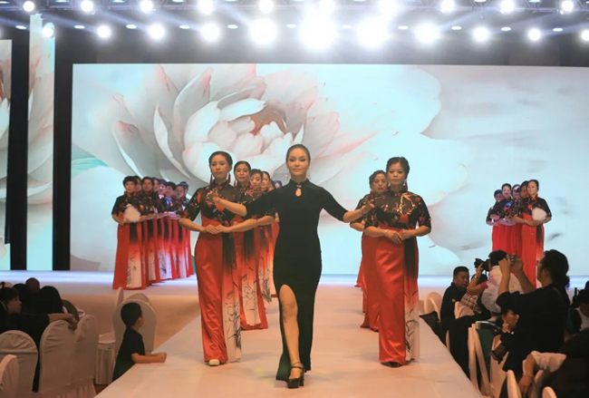 龙港市旗袍协会举行第一届文艺晚会