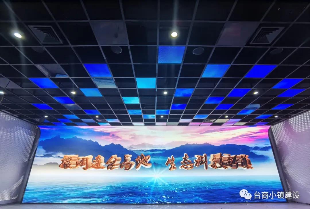 小长假不仅迎来了伟大祖国的生日 也是台商小镇客厅试开放 苍南书城隆重试营业的好日子 苍南最新“网红打卡点” ——台商小镇客厅&苍南书城 十一你打卡了嘛? 没瞧着? ★那跟小编提前来瞅瞅