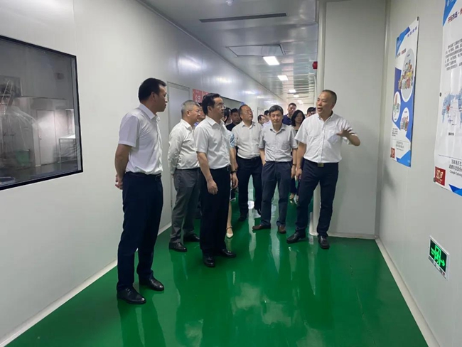 王道德同志现任诚德科技股份有限公司董事长兼总经理