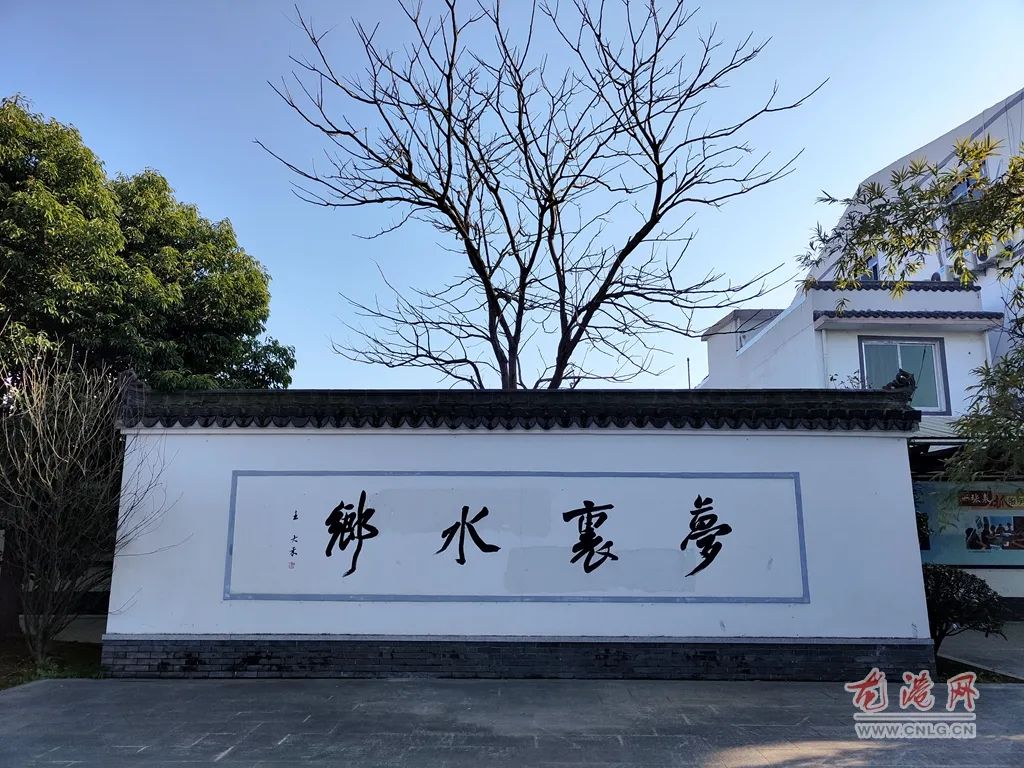 住在城市中的人们都会有这样的感受: 厌倦了城市的拥堵,车辆往来时的嘈杂声,有时竟忘了安静是什么感觉。拒绝噪音,摆脱喧嚣,今天,小编带你一起到龙港华中社区走一走,逛一逛。