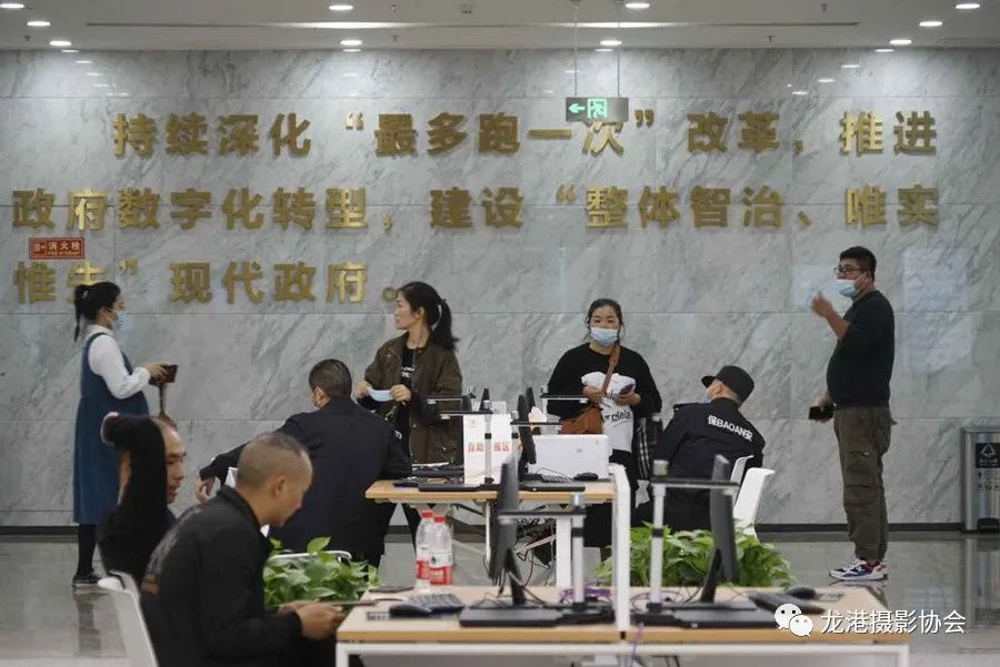 苏巧将 摄 《龙港“一枚印章管审批”改革正式起航》组照