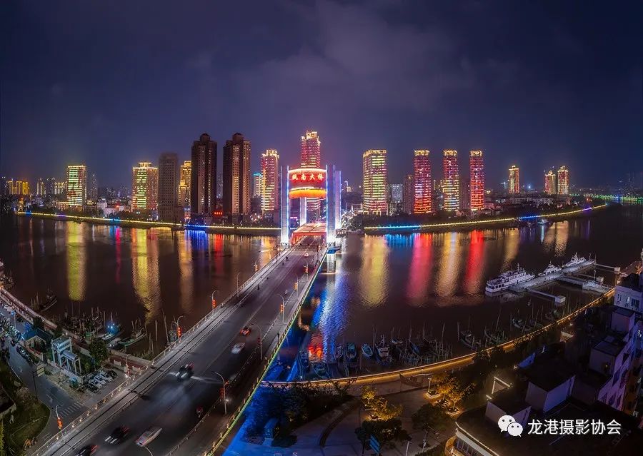 陈海燕 摄 《跨越两江》