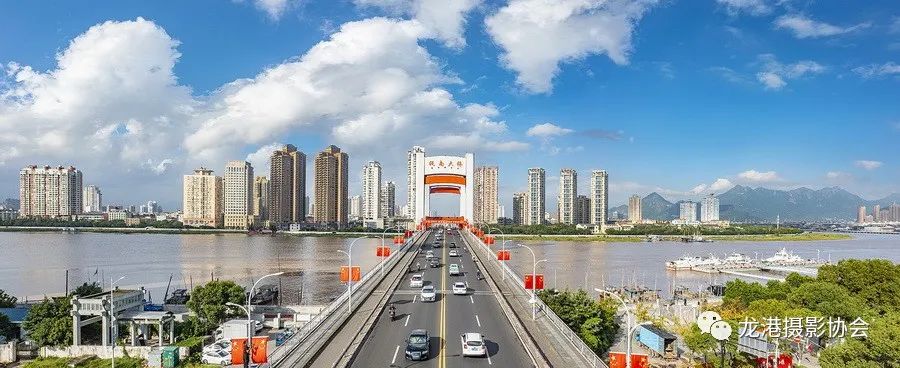 胡克嘉 摄 《龙港新姿》