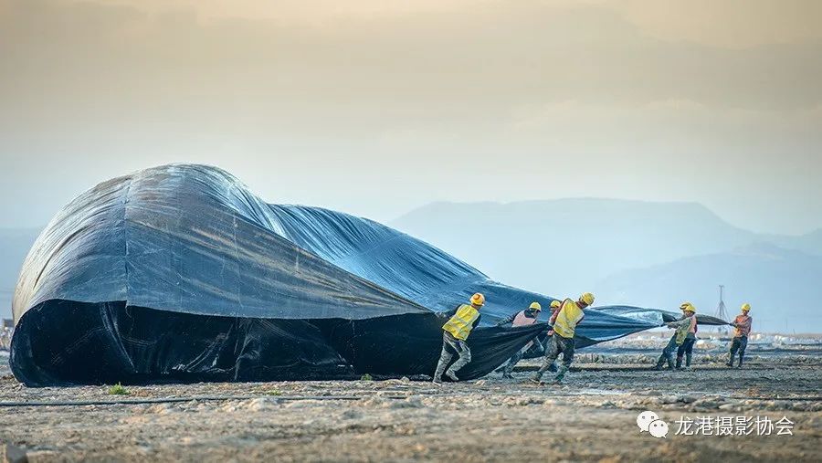 饶尚遵 摄 《铺地膜》