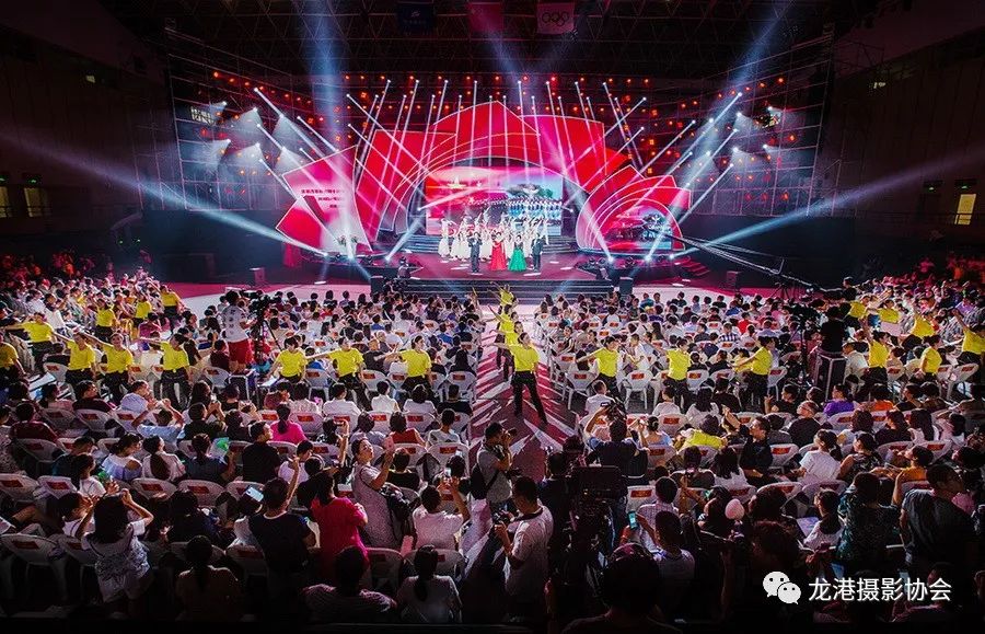 黄寿万 摄 《歌舞盛典》