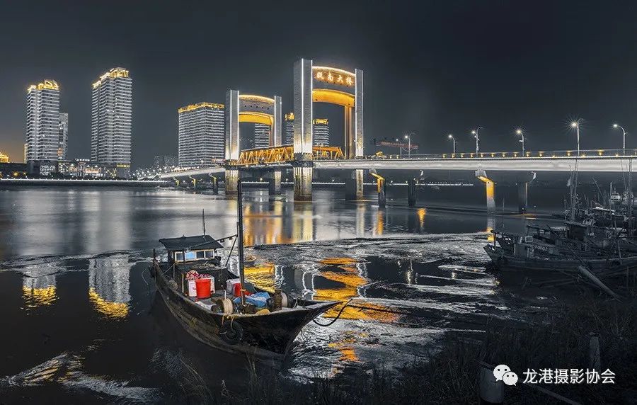 项曙光 摄 《归港》