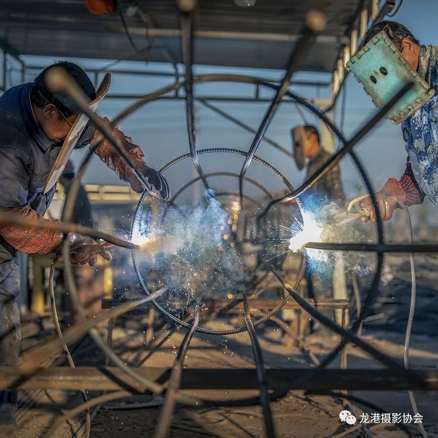 陈时璋 摄 《电焊工》组照