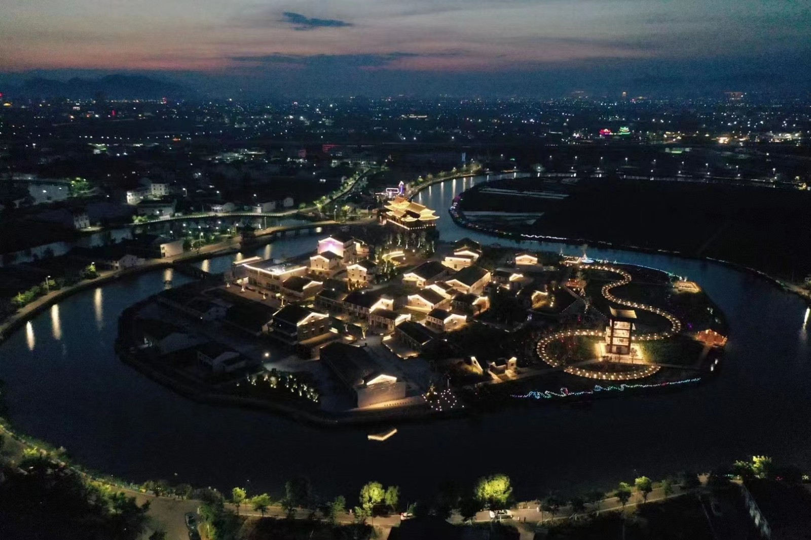 龙港夜景  摄影：陈东册