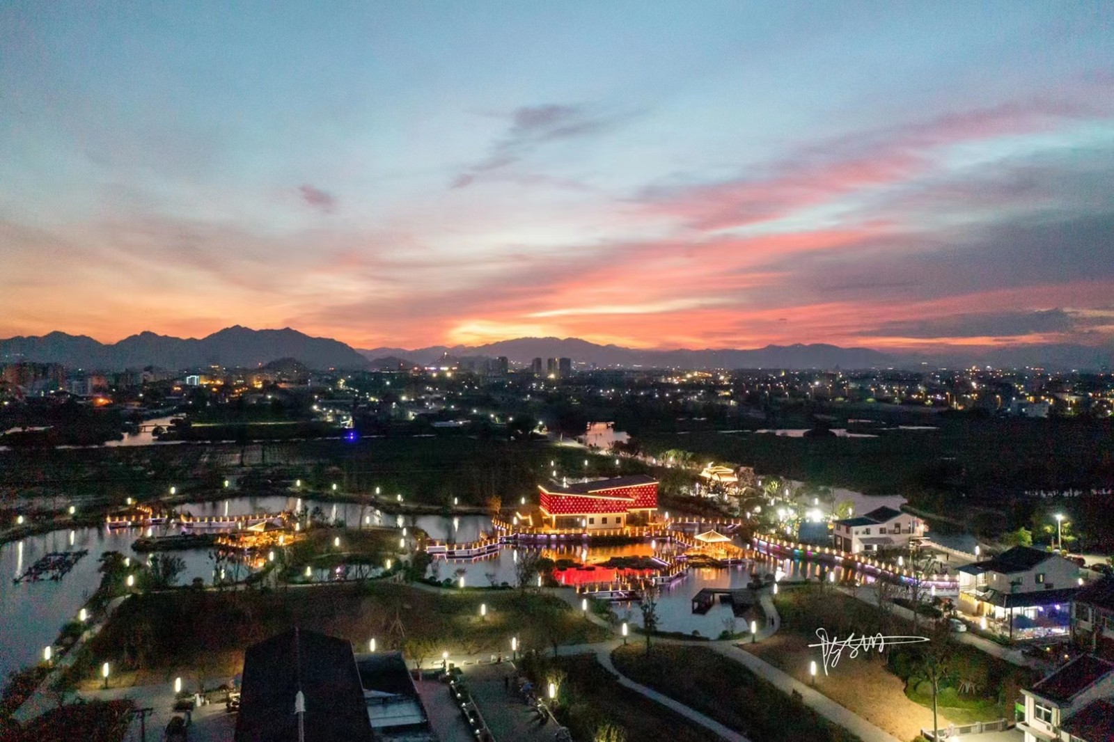 龙港夜景  摄影：陈东册