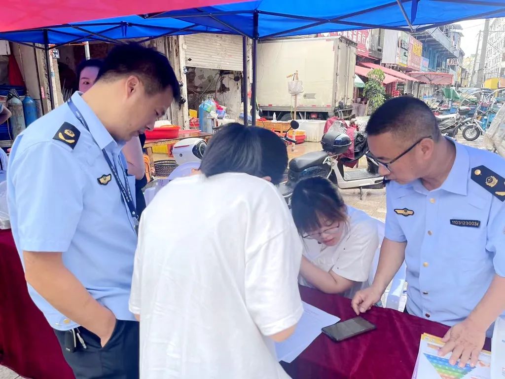 龙港市市场监督管理局举办的龙港市创建省级食品安全示范市-“你点我检 服务惠民生”快检活动