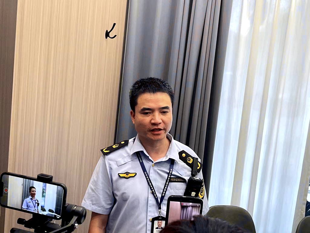 龙港市市场监管局食品安全管理科余副科长说