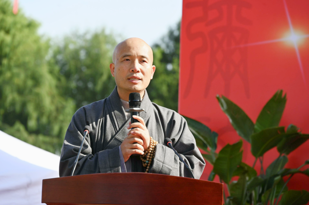 达照法师代表温州市佛教协会对涌泉寺顺利落成表示祝贺