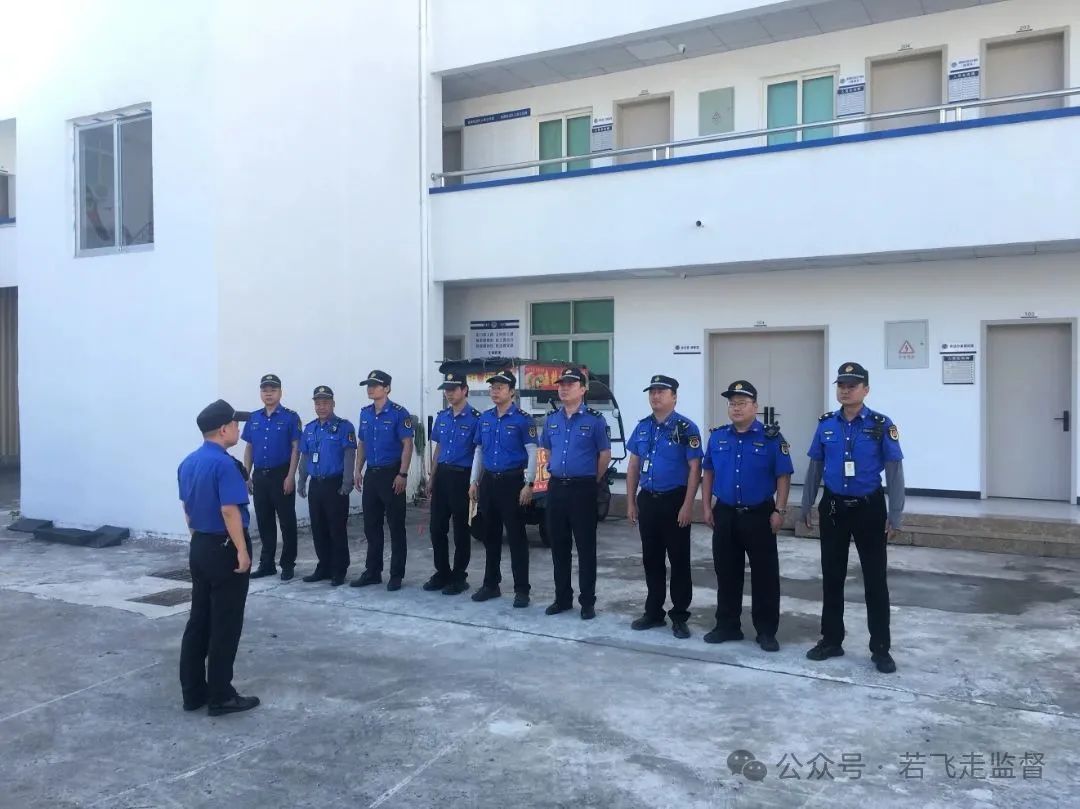 龙港市综合行政执法局“扫街行动”整治流动摊贩乱象